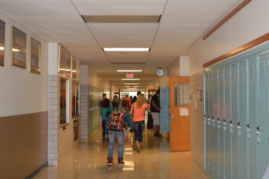 Students walk to class between the bells