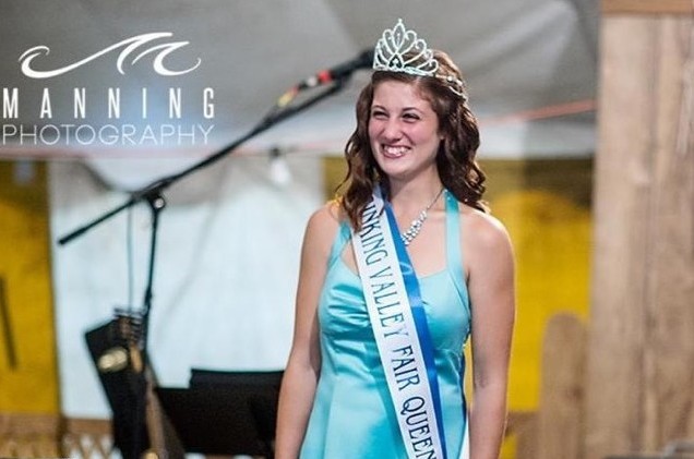 Shaye is crowned Sinking Valley Farm Queen