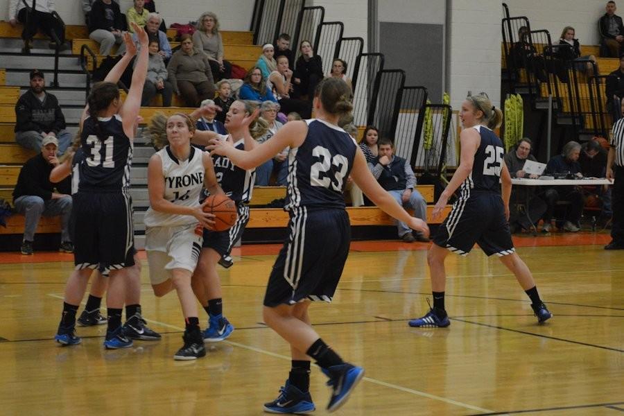 Kasey Engle navigates traffic on the way to 2 of her 38 points.