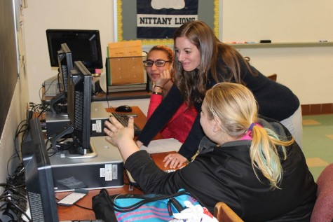 Markel works with TAHS students Shelby Gantt (left) and Shania Adkins.