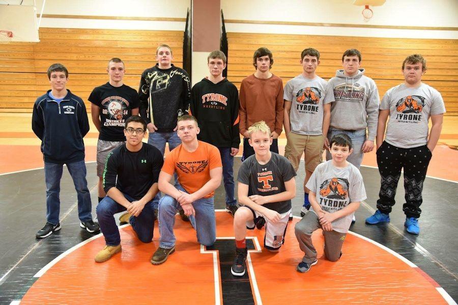 A+few+wrestlers+on+the+varsity+and+Jr+high+teams.+Front+row%3A+Aaron+Lewis%2C+Noah+Irvin%2C+Alex+Weaver+and+Trenton+Moore.%0D%0ABack+row%3A+Mikey+Cherry%2C+Devon+Brown%2C+Derrick+Harris%2C+Sage+Dixon%2C+Casey+Moore%2C+Erik+Walk%2C+Stevie+Colyer%2C+and+Duane+Hann.