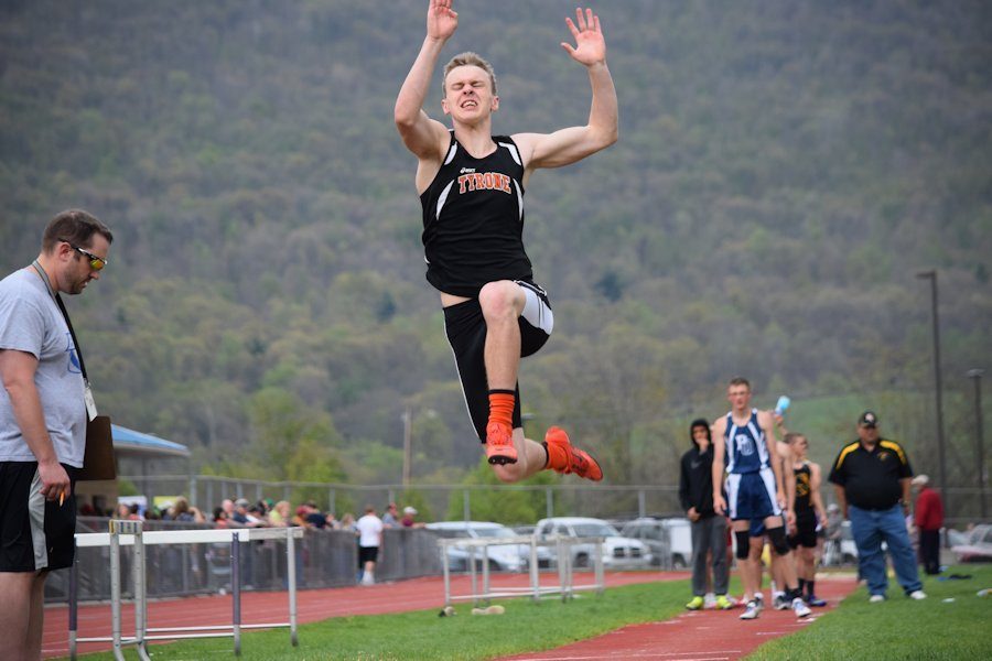 Boys Track Team Performs Well at West Central Coaches Invite