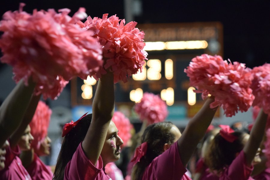 Tyrone+Cheerleaders+at+the+2017+pink+out+game.