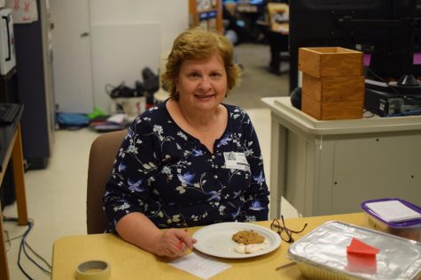 Julie Patton judging cookies