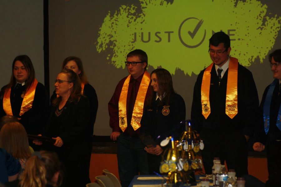 The+following+seniors+receiving+their+sashes.