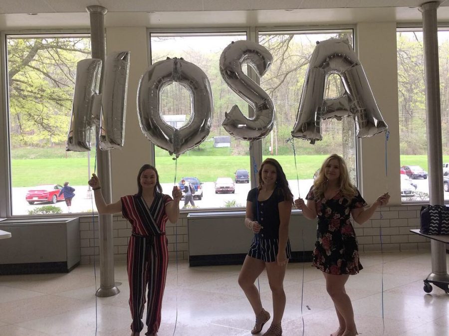 Olivia Barr, Jayde LaRosa, and Elaina Gleason holding balloons from the banquet.
