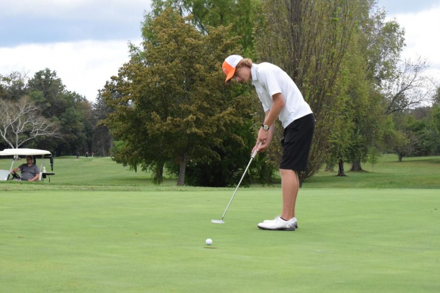 Brent McNeel sinking a hard putt.