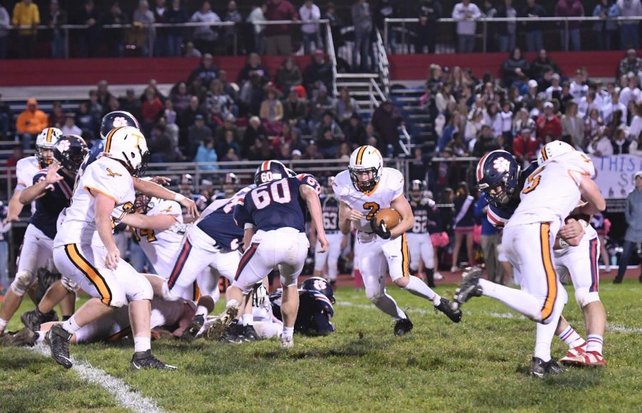 Brandon Lucas running toward the Bearcat defense.