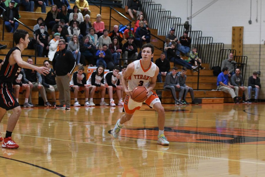 Damon Gripp driving to the hoop.