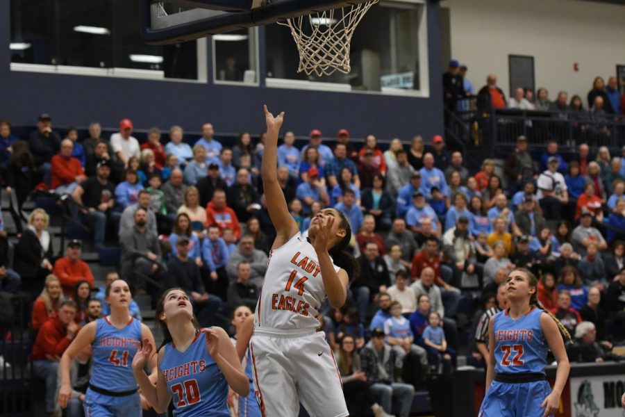 Jaida Parker goes in for a layup