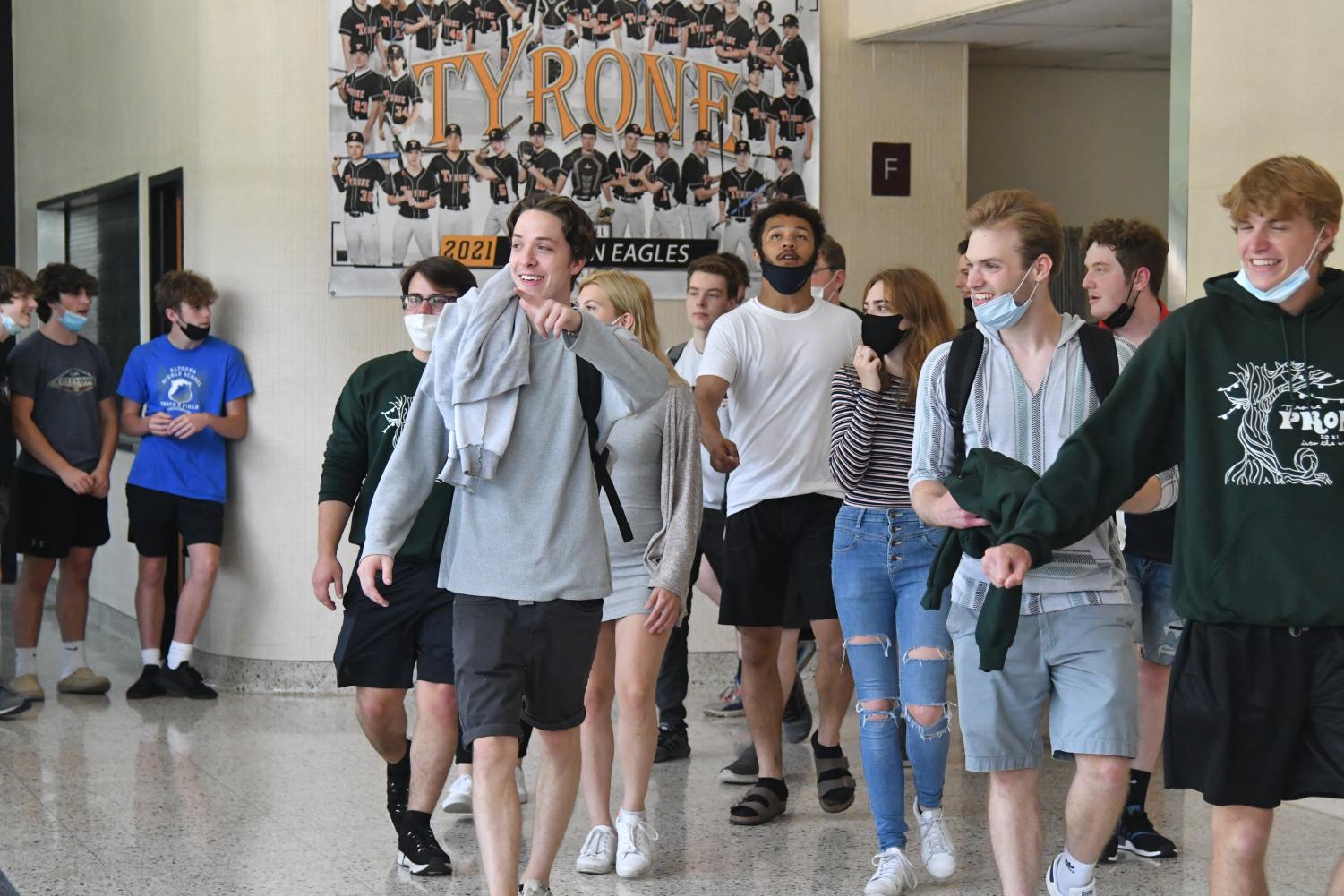 Photo Slideshow 2021 Senior Walk Tyrone Eagle Eye News Photo Slideshow 2021 Senior Walk Tyrone Eagle Eye News