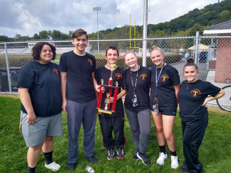 Band seniors holding trophy