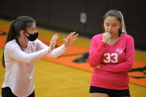 Moyer talks strategy with Tyrone sophomore middle hitter Aliza Yazzie.