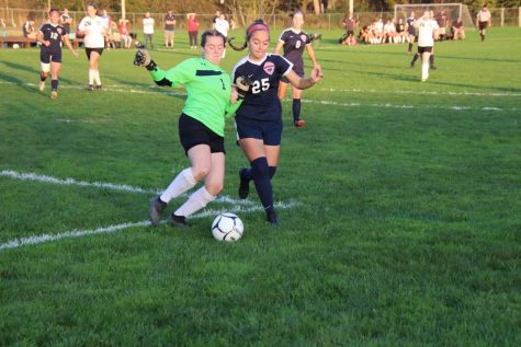 Keeper Rayann Walls kicking the ball out of play.