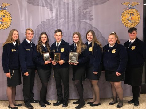 The Farm Bussiness Management Team
In the photo from left to right: Karly Diebold, Abraham Black, Kaitlyn Houck, Garin Hoy, Rayann Walls, Jenna Weyer, Jillian Williams, and Ariana Reader.