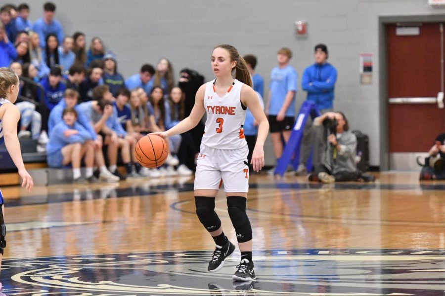Steph Ramsey dribbling the ball up the court