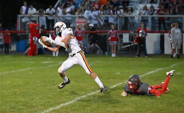 Eli Woomer catching a pass last year against Central