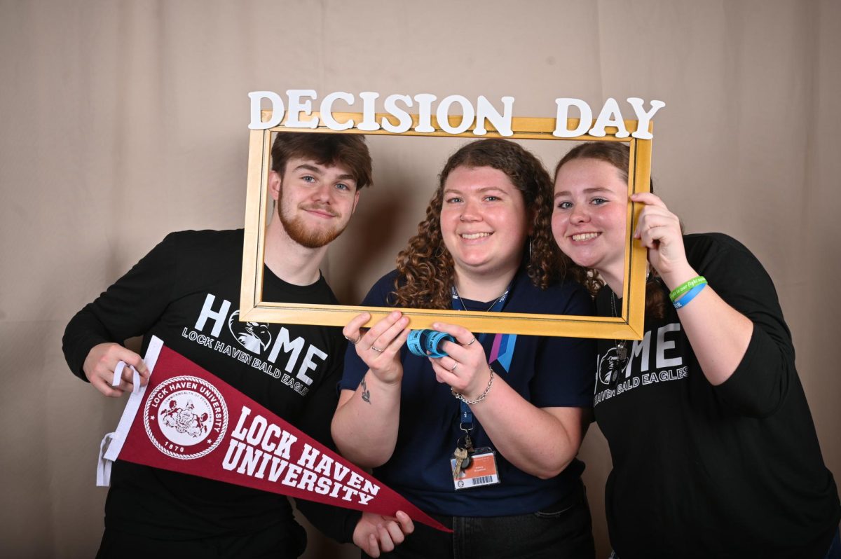 Photo Slideshow: Senior Decision Day