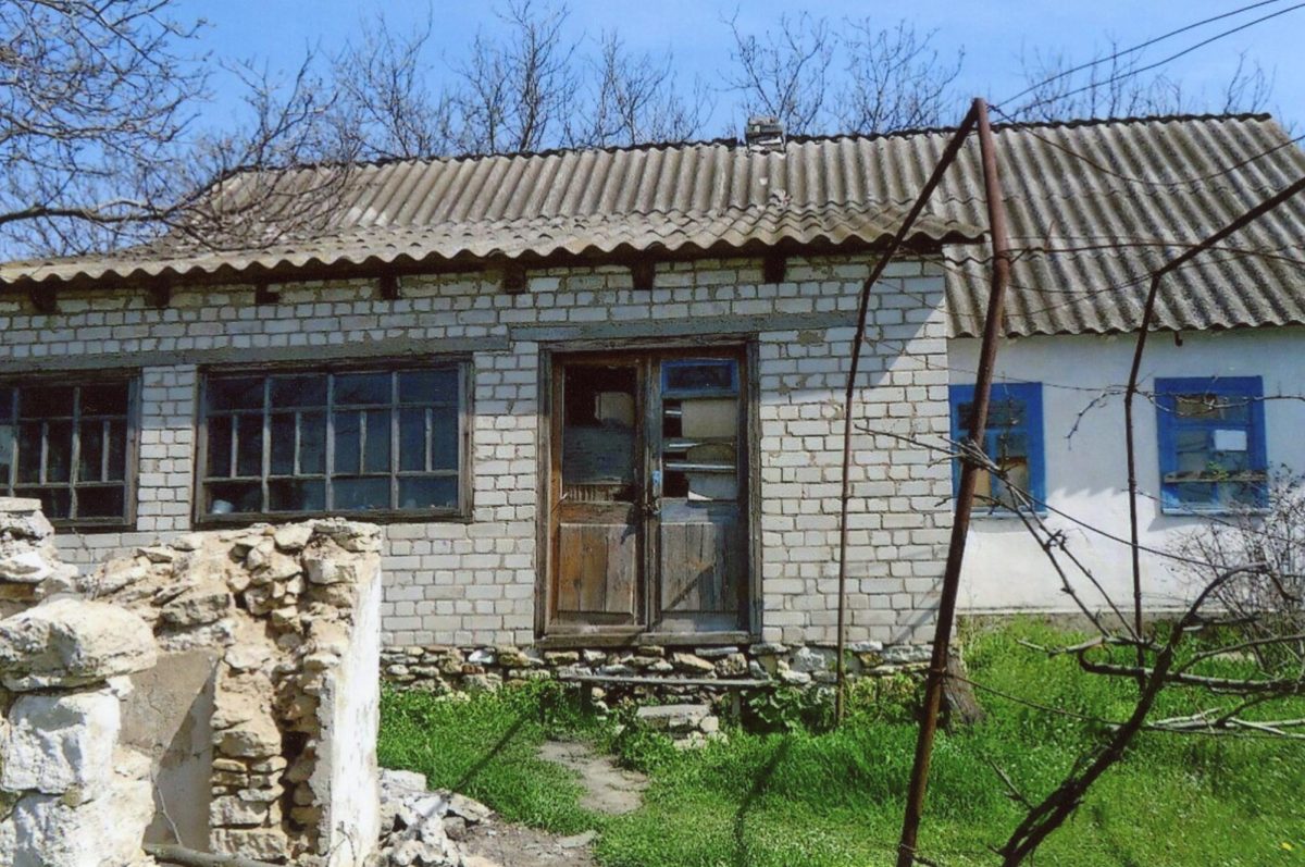 The house in Ukraine that Lena grew up in before moving the orphanage. (Photo courtesy of Lena Walk).