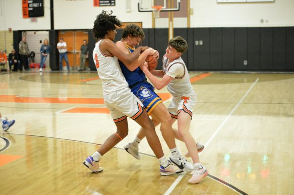 Boys Basketball Looks for Championship in '25