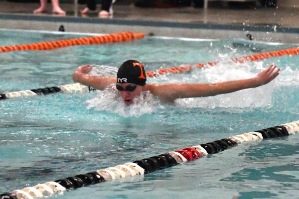 Boys Swim Team Improves to 7-1