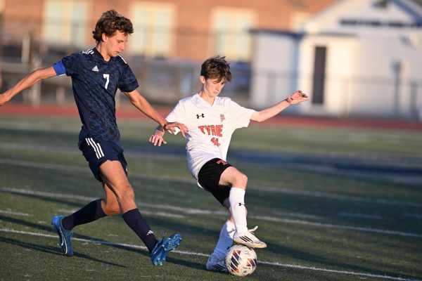 Hollidaysburg Edges Out Tyrone 2-1