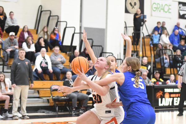 Lady Eagles Lose Tight Game at Bellwood in Season Finale